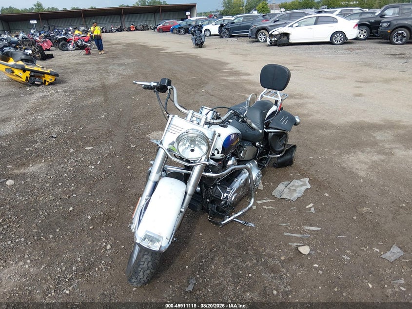 2010 HARLEY-DAVIDSON FLSTC auction photo 2