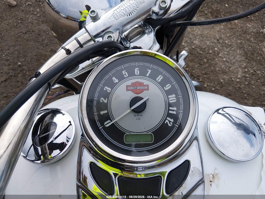 2010 HARLEY-DAVIDSON FLSTC auction photo 7