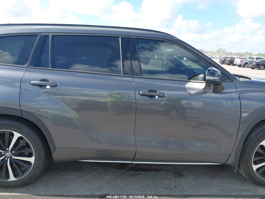 TOYOTA HIGHLANDER - zdjęcie 13