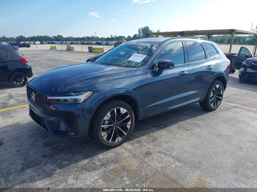 2026 Volvo XC60, Right Side, IAAI, VIN YV4M12RC2T1492078 — photo 2