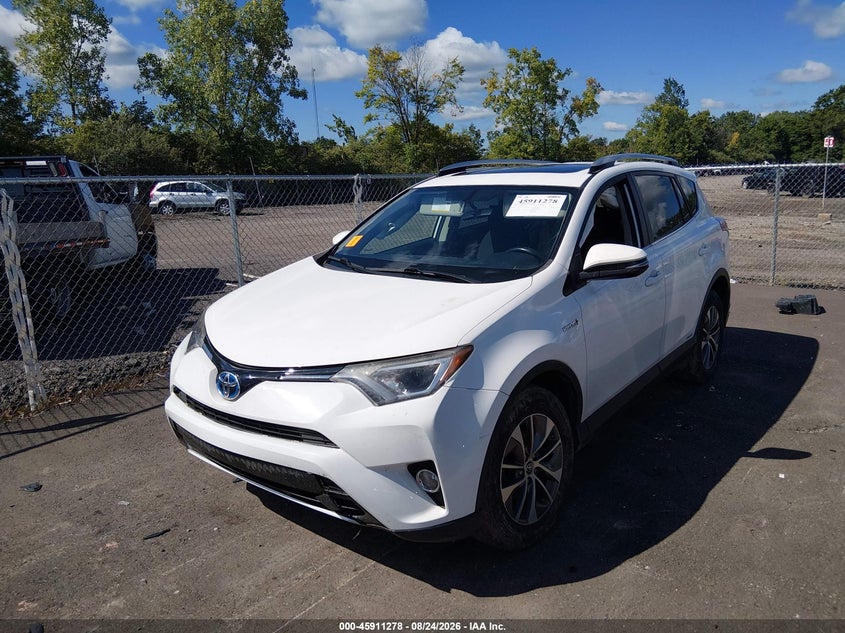 2016 Toyota RAV 4, Front End, IAAI, VIN JTMRJREVXGD033457 — photo 2