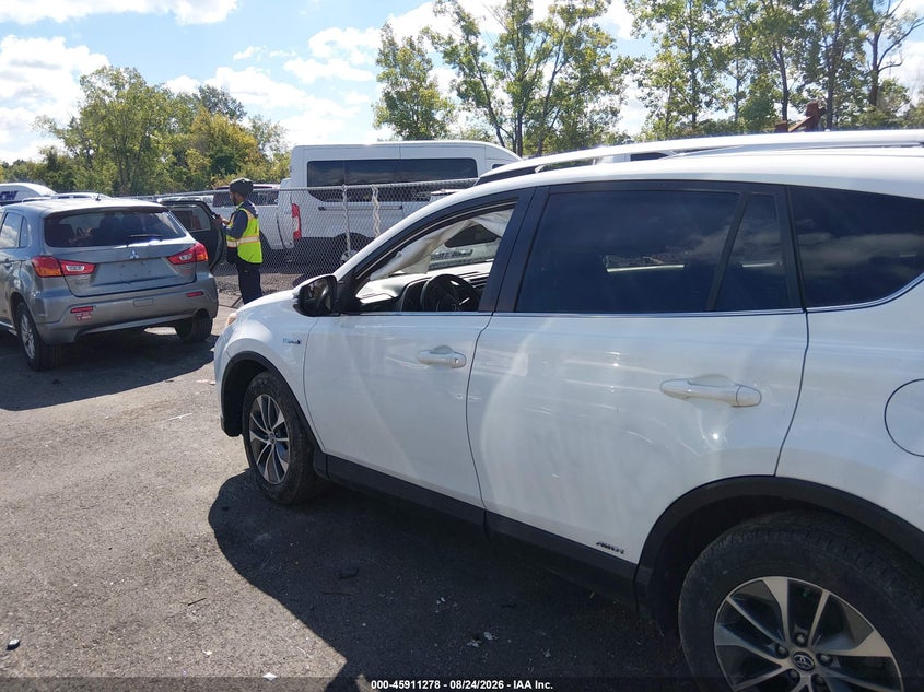 TOYOTA RAV4 HYBRID - zdjęcie 14
