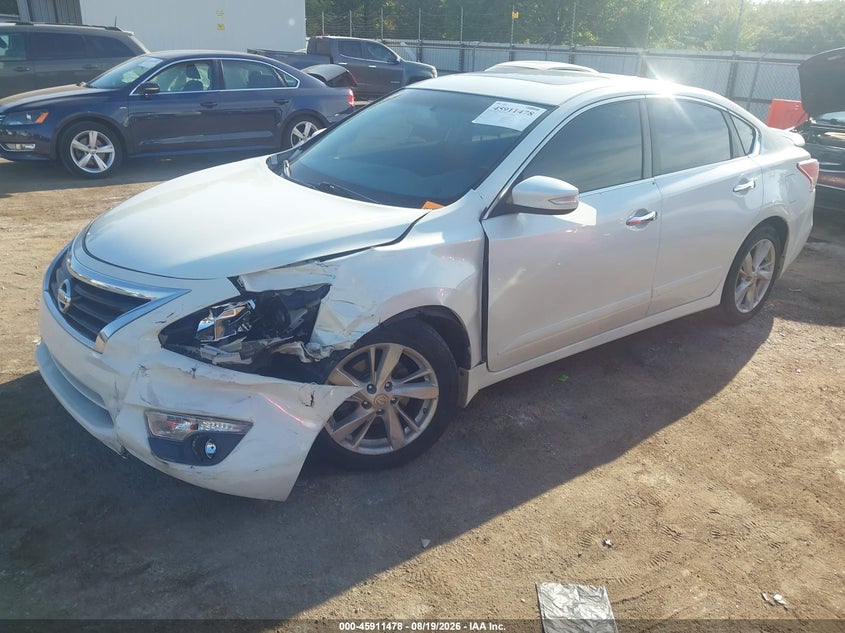 2013 Nissan Altima, Front & Rear, IAAI, VIN 1N4AL3AP4DN481801 — photo 2