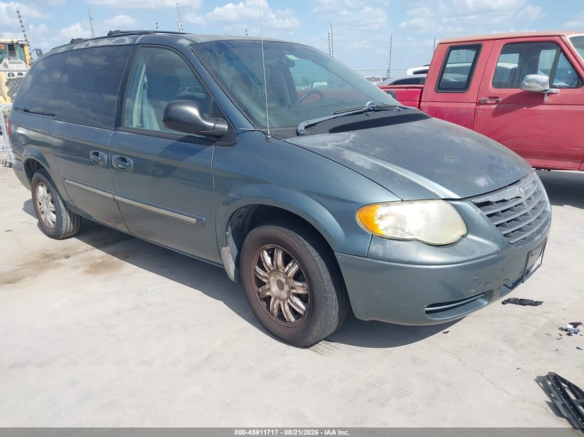 2006 CHRYSLER TOWN & COUNTRY auction photo 1