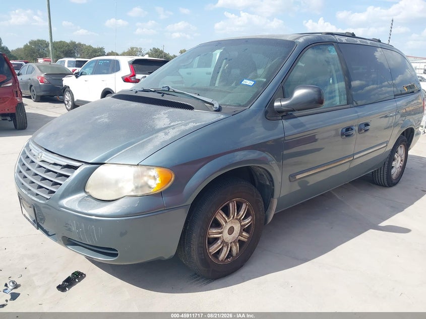 2006 CHRYSLER TOWN & COUNTRY auction photo 2