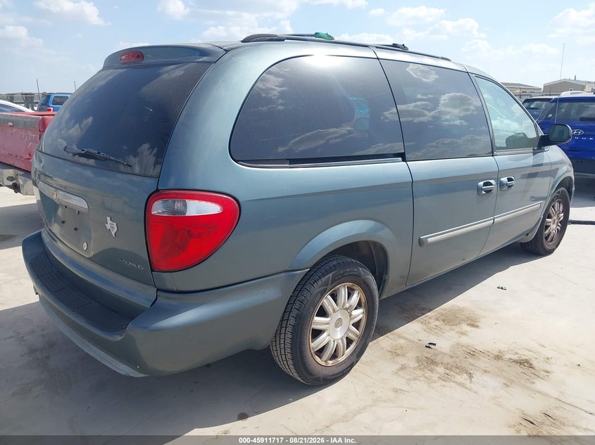 2006 CHRYSLER TOWN & COUNTRY auction photo 4