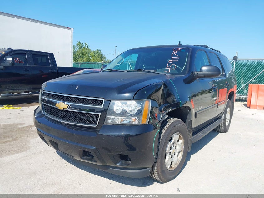 2014 Chevrolet Tahoe, Left Front, IAAI, VIN 1GNSKAE03ER247167 — photo 2