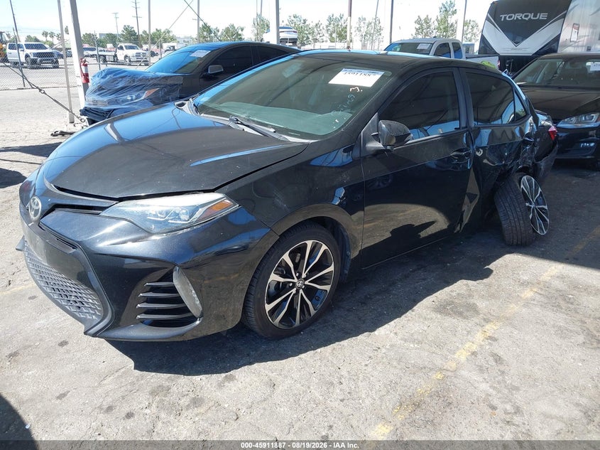 2018 Toyota Corolla, Левый бок, IAAI, VIN 5YFBURHE4JP771473 — фото 2