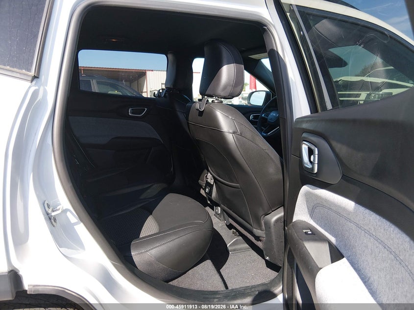 2024 JEEP COMPASS LATITUDE 4X4 · Фото 8