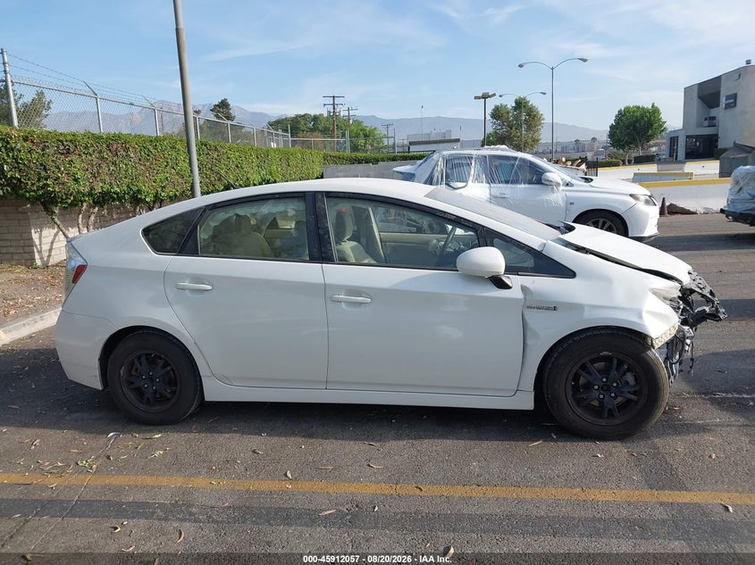 TOYOTA PRIUS - zdjęcie 16