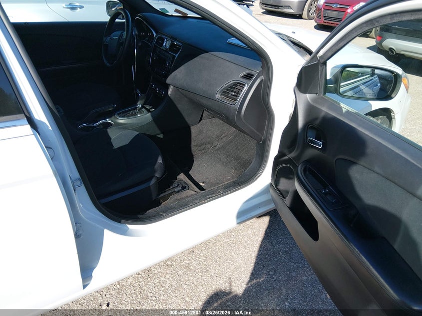 2012 CHRYSLER 200 auction photo 5