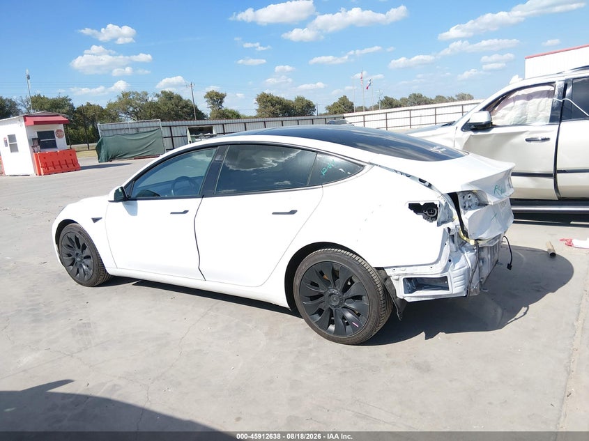 TESLA MODEL 3 - zdjęcie 15