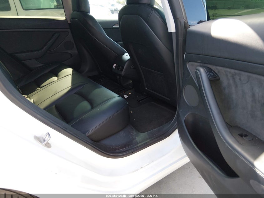TESLA MODEL 3 - zdjęcie 8