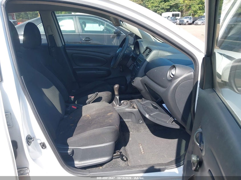 2018 NISSAN VERSA auction photo 5