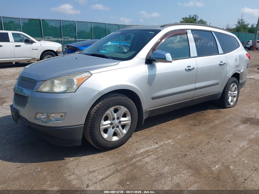 2010 CHEVROLET TRAVERSE auction photo 2