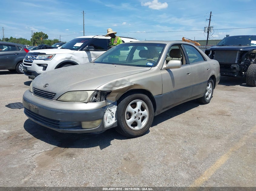 1999 LEXUS ES 300 auction photo 2