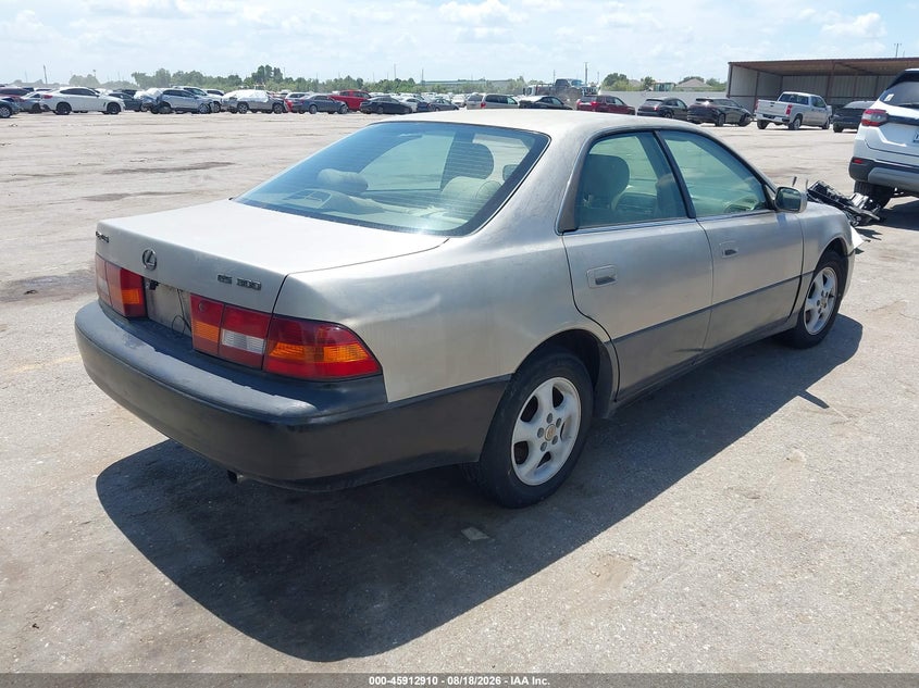 1999 LEXUS ES 300 auction photo 4
