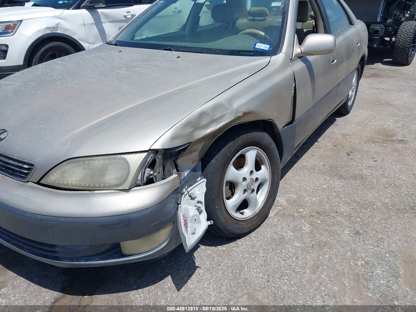 1999 LEXUS ES 300 auction photo 6