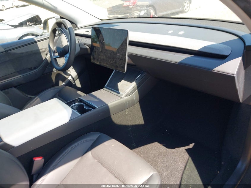TESLA MODEL Y - zdjęcie 5