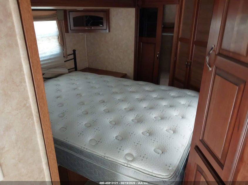2011 CROSSROADS RUSHMORE 5TH WHL TRAVEL TRAILER auction photo 5
