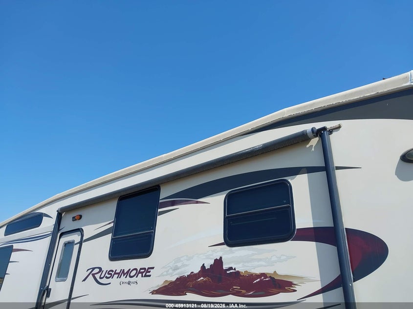 2011 CROSSROADS RUSHMORE 5TH WHL TRAVEL TRAILER auction photo 6