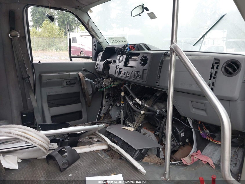 2011 FORD E-350 CUTAWAY auction photo 6