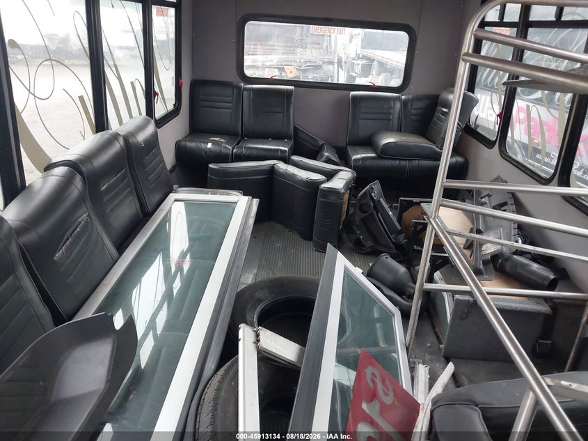 2011 FORD E-350 CUTAWAY auction photo 7