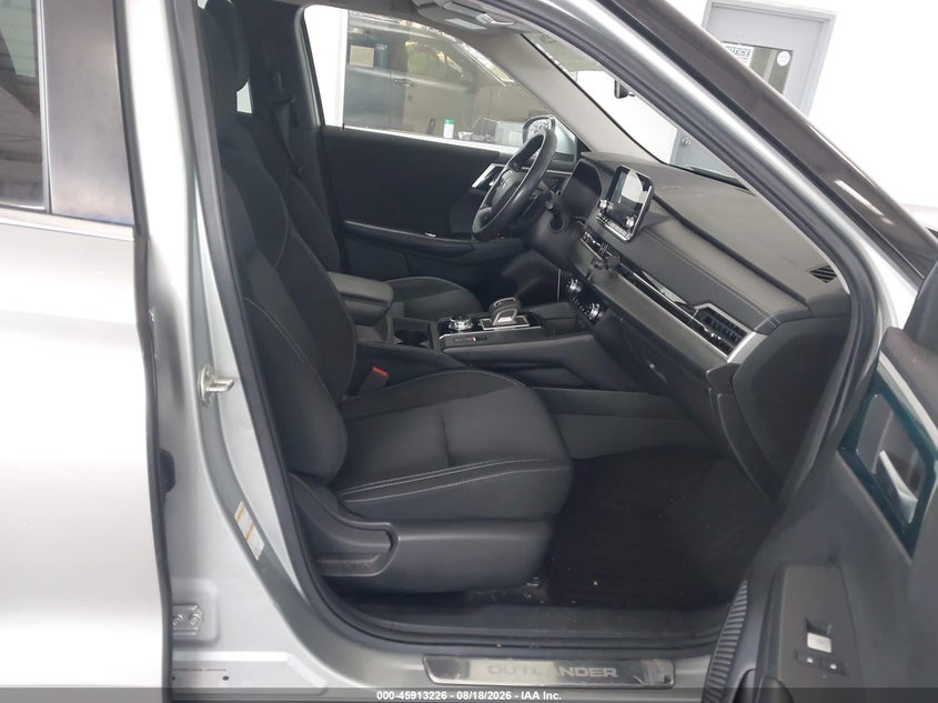 2022 MITSUBISHI OUTLANDER auction photo 5