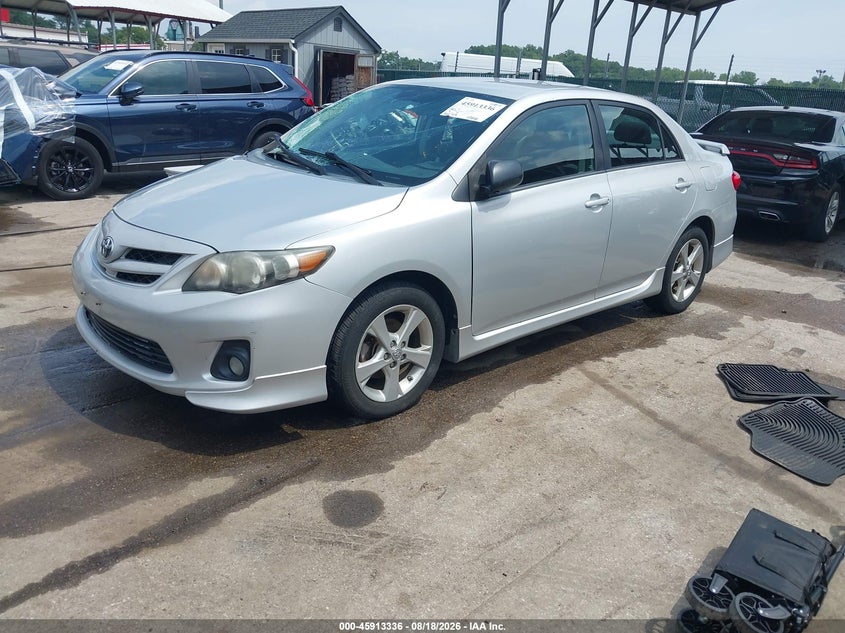 2013 Toyota Corolla, Правый бок, IAAI, VIN 2T1BU4EE5DC108117 — фото 2