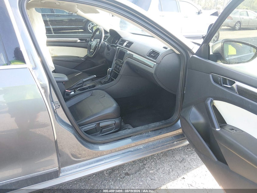 2017 VOLKSWAGEN PASSAT auction photo 5