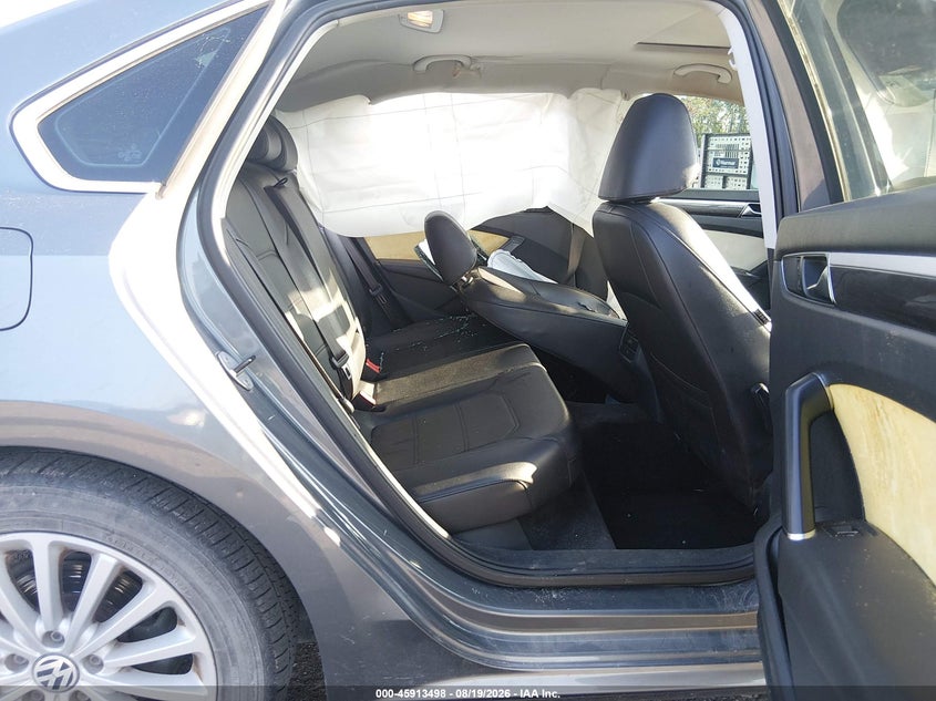 2017 VOLKSWAGEN PASSAT auction photo 8