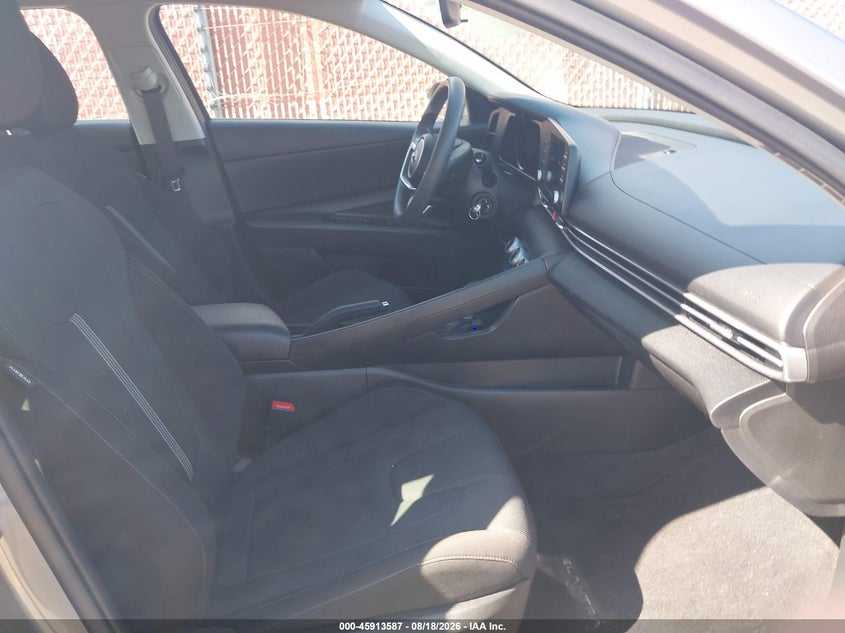 2023 HYUNDAI ELANTRA auction photo 5
