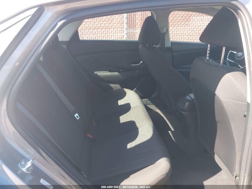 2023 HYUNDAI ELANTRA auction photo 8