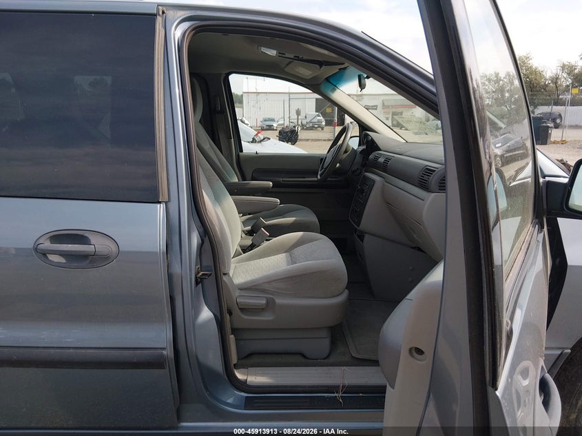 2004 FORD FREESTAR auction photo 5