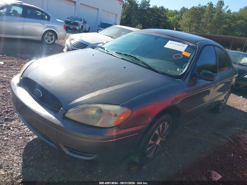 2004 FORD TAURUS auction photo 2