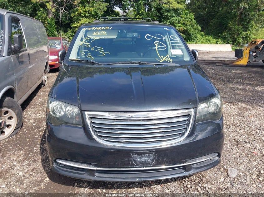 2011 CHRYSLER TOWN & COUNTRY auction photo 6