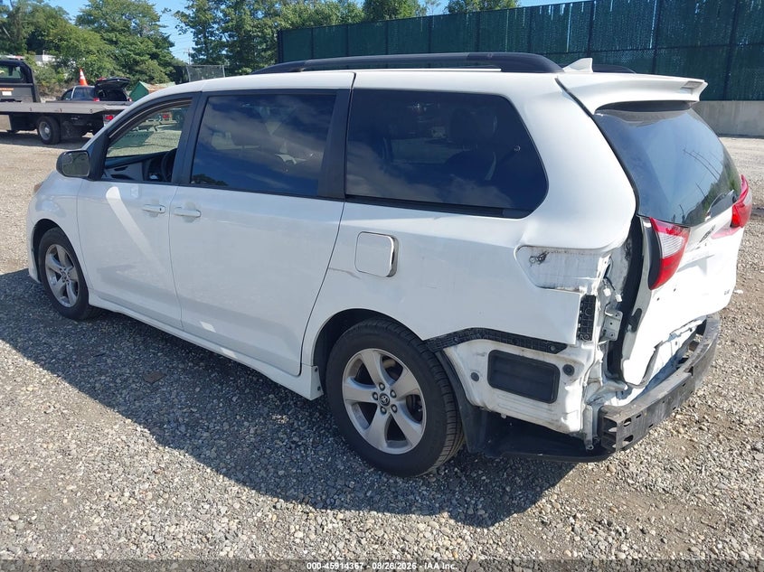2019 TOYOTA SIENNA auction photo 3
