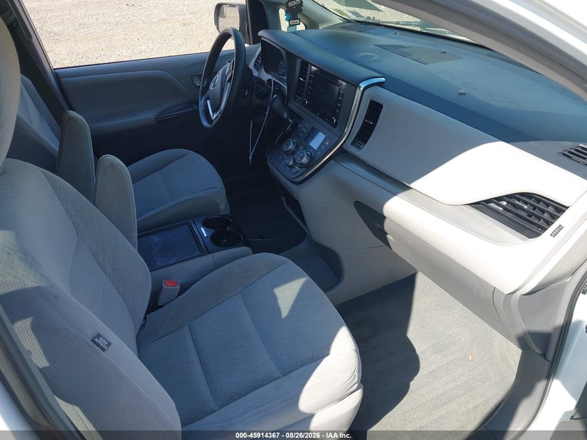 2019 TOYOTA SIENNA auction photo 5