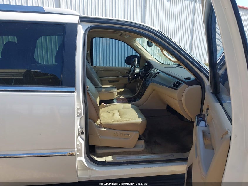 2011 CADILLAC ESCALADE auction photo 5
