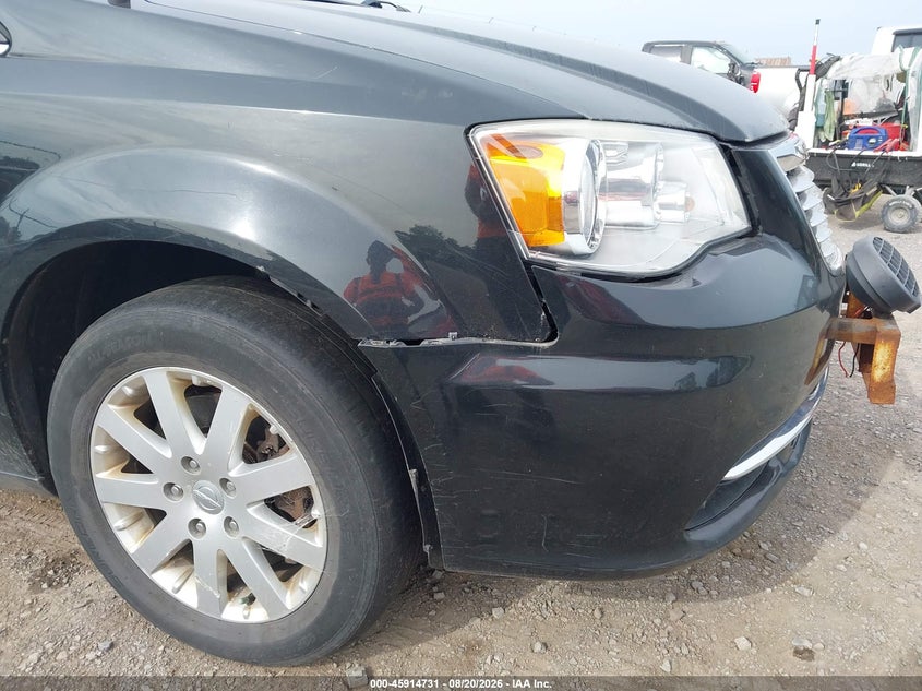 2015 CHRYSLER TOWN & COUNTRY auction photo 6