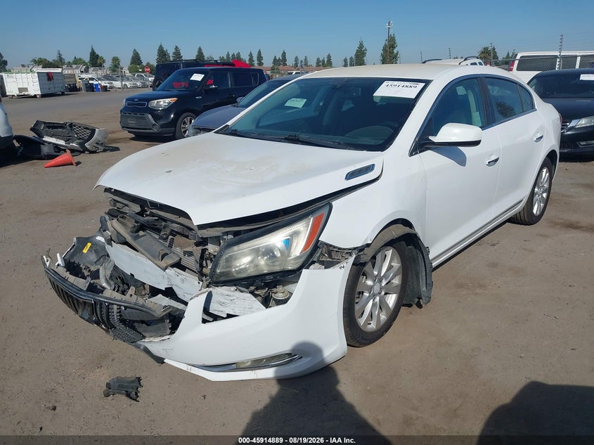 2014 Buick LaCrosse, Front End, IAAI, VIN 1G4GA5GR4EF300900 — photo 2