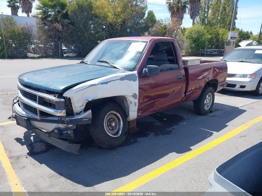 1996 Chevrolet Gmt-400 C1500, Front End, IAAI, VIN 1GCEC14W5TZ220932 — photo 2