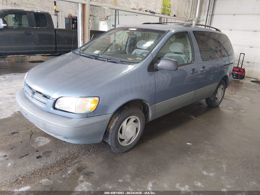 2000 Toyota Sienna, Обычный износ, IAAI, VIN 4T3ZF13C5YU203460 — фото 2