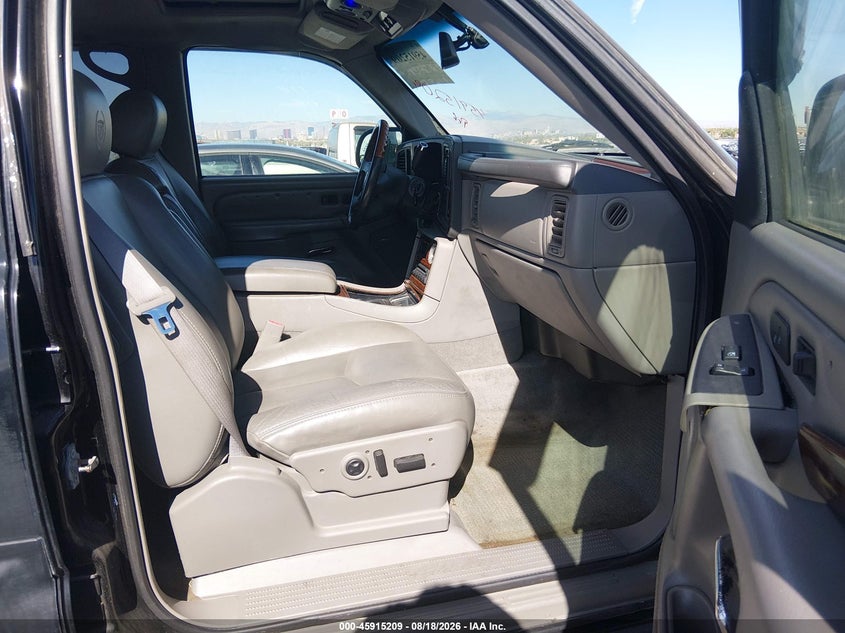 2004 CADILLAC ESCALADE auction photo 5