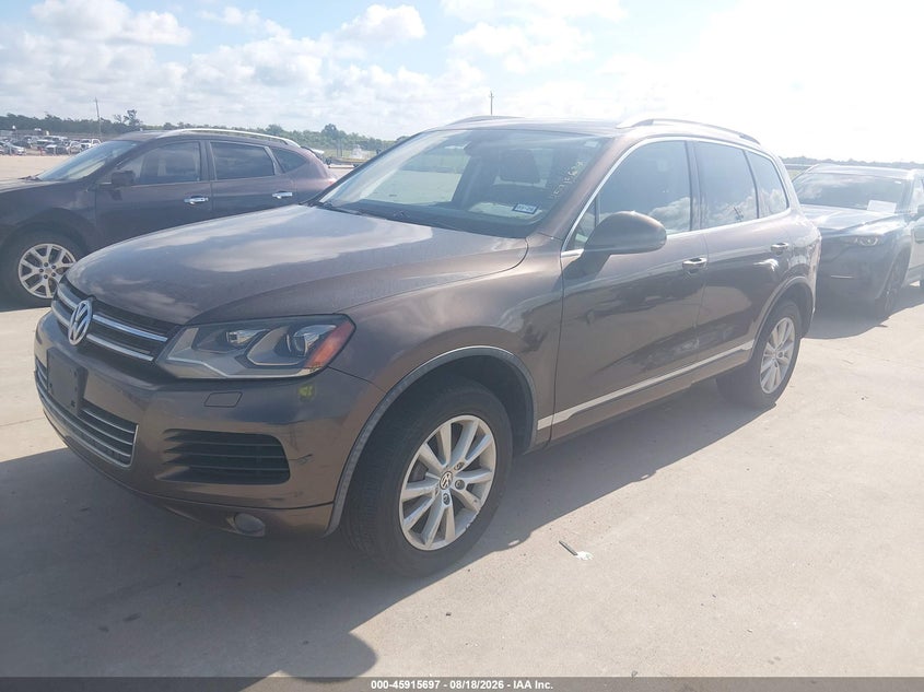 2013 Volkswagen Touareg, Normal Wear & Tear, IAAI, VIN WVGEF9BP4DD009586 — photo 2