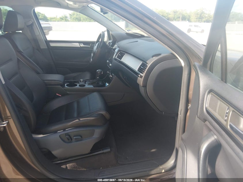 2013 VOLKSWAGEN TOUAREG auction photo 5