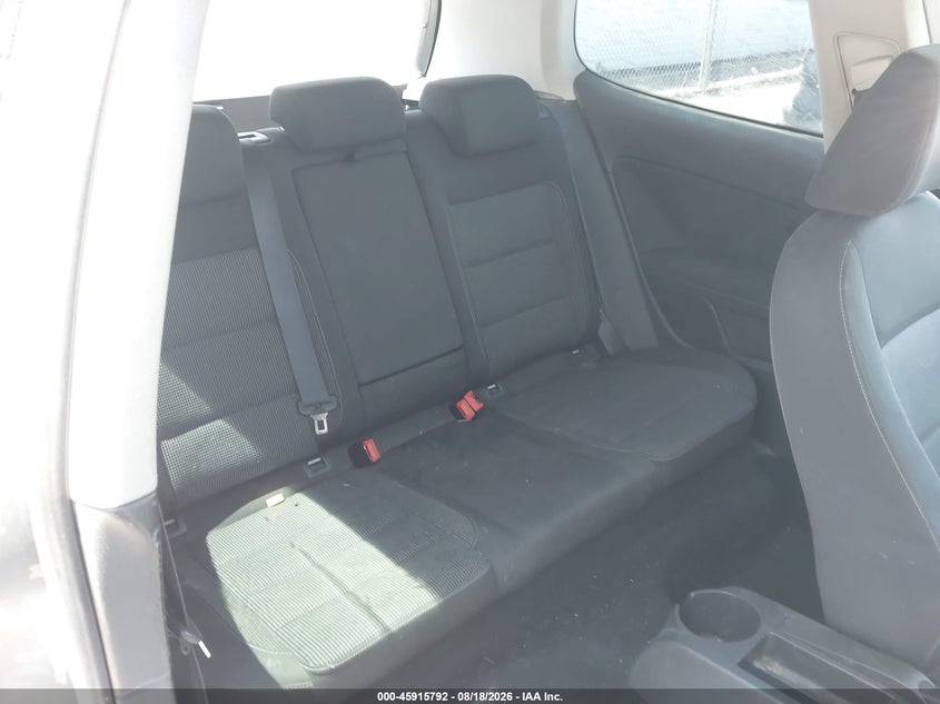 VOLKSWAGEN GOLF 2010 VIN WVWAB7AJ4AW301805