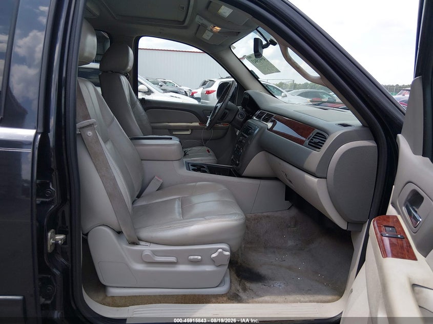 2011 GMC YUKON XL 1500 auction photo 5