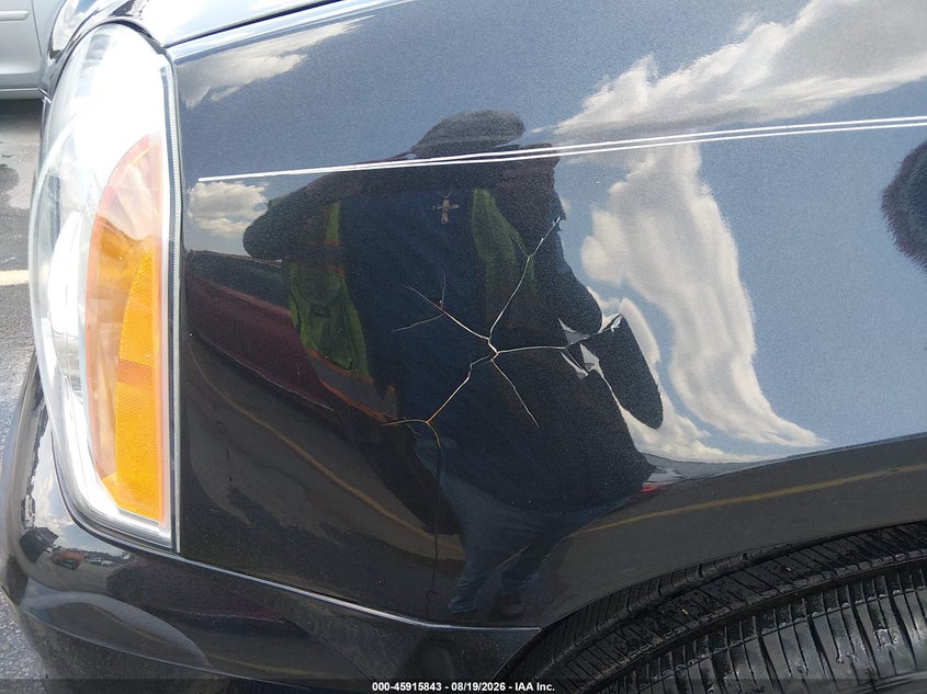 2011 GMC YUKON XL 1500 auction photo 6