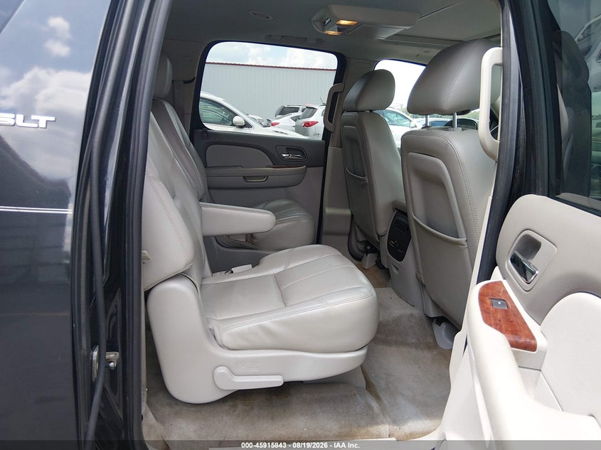 2011 GMC YUKON XL 1500 auction photo 8